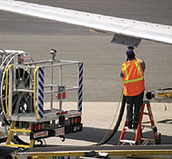 Airplane under-the-wing fueling